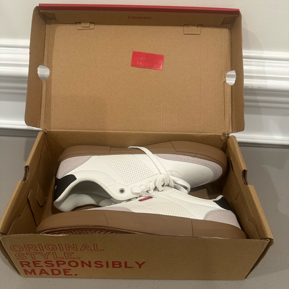 NWT Levis Maribel UL White/Cement/Gum Shoes with Perfect box!